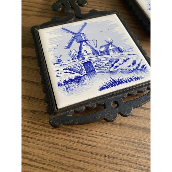 Vintage H.S. Cast Iron Tile Trivets Holland Blue & White Windmill Made in Japan - Picture 2 of 5